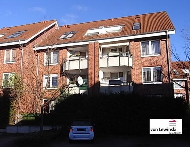 NACHMIETER GESUCHT: 1,5 ZIMMER-WOHNUNG MIT OFFENER KÜCHE UND DACHTERRASSE ... - Photo 1