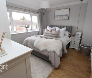 4 bedroom semi-detached house to rent - Photo 5