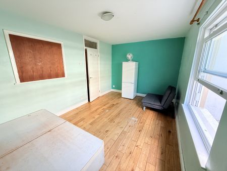 1 Bed Flat, Cressingham Road, SE13 - Photo 4