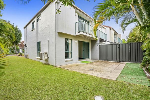 Spacious 3-bedroom townhouse in Ashmore - Photo 1