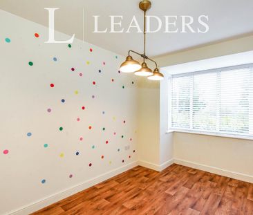 4 bedroom semi-detached house to rent - Photo 1