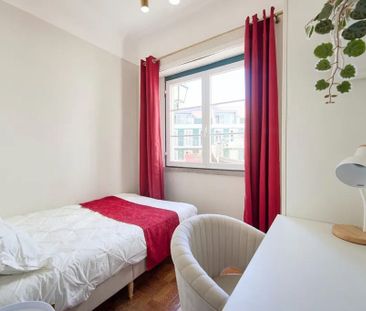 Rua da Palmeira, Lisbon, Lisbon 1200-219 - Photo 4