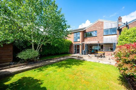 4 bedroom detached house to rent - Photo 2