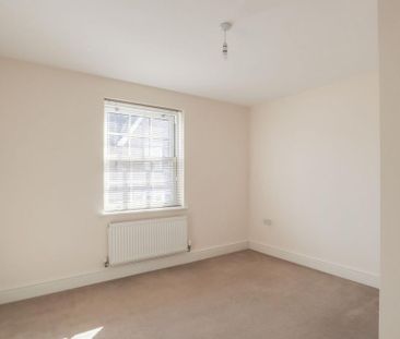 3 bedroom end of terrace house to rent - Photo 3