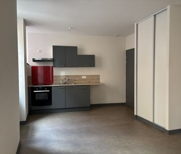 Location Appartement 2 pièces 33m² CHARLIEU 42190 - Photo 4