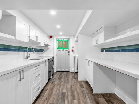 For Lease - 1 Kingswood Road Unit# R, Toronto, Ontario - Photo 5