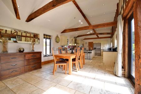 7 bedroom detached house to rent - Photo 5