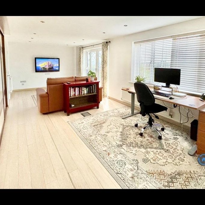 5 bedroom detached house to rent - Photo 1