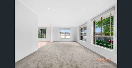 Fresh, Light-Filled Home in a Convenient Werribee Pocket - Photo 4