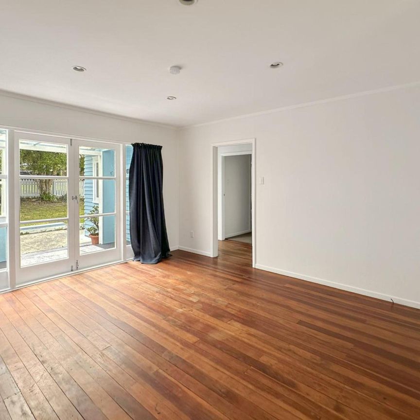 Bright and spacious home - Photo 1