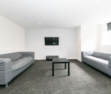 Manor Drive, Leeds - Photo 1