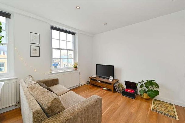 Commercial Road, London, E14 - Photo 1