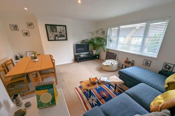 Thorsden Close, Woking, Surrey, GU22 - Photo 1