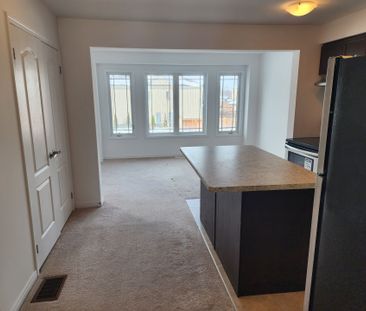 For Lease - 123 Frank's Way, Barrie, Ontario - Photo 2