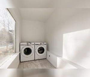 3 Bed 1 Bath Upper Suite Mount Pleasant Calgary - Photo 4