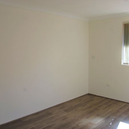 2 Bedroom Apartment + Lock Up Garage! In Ideal Location! - Photo 4