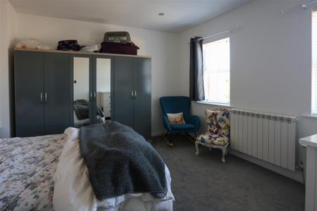 3 bedroom semi-detached house to rent - Photo 4