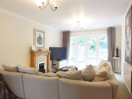 4 bedroom detached house to rent - Photo 2