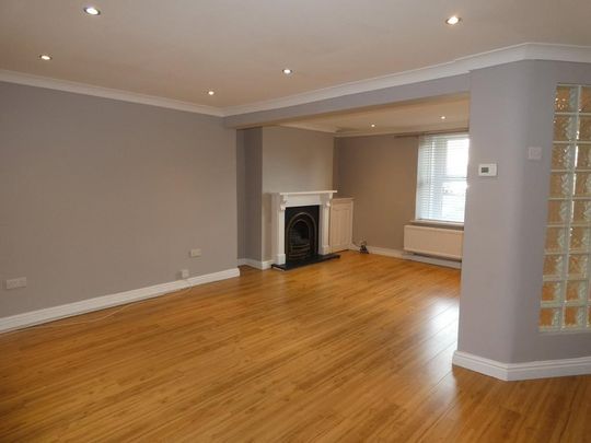 3 bedroom terraced house to rent - Photo 1