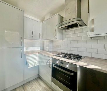 2 bedroom end of terrace house to rent - Photo 2