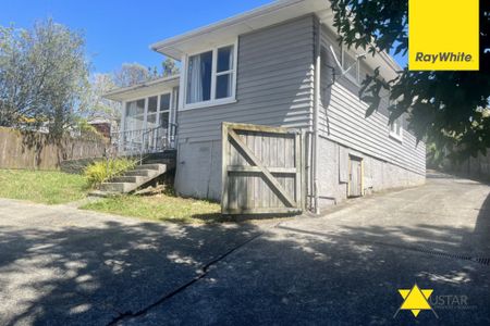 Renovated 3-Bedroom Lynfield Bungalow - Pet Friendly & Prime Location - Photo 3