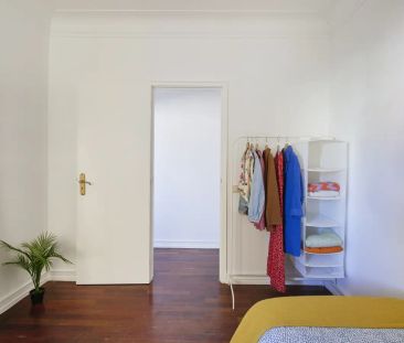 Rooms for rent in 5-bedroom apartment in Areeiro - Photo 6