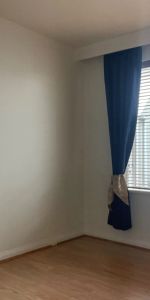 LIGHT, BREEZY AND SECURE APARTMENT - Photo 3