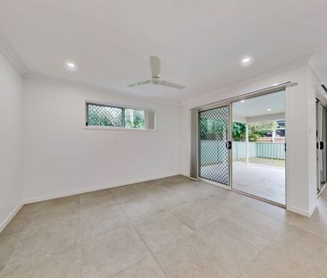 BRIGHT LIGHT & AIRY 4 BEDROOM MODERN HOME - Photo 2