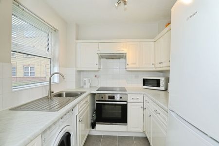 2 Bed Flat, Monmouth Close, W4 - Photo 4