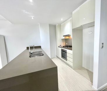 Modern 1 bedroom plus study apartment located in the heart of Zetla... - Photo 1