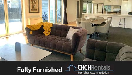 Beautifully renovated fully furnished spacious family home in Prime Location! - Photo 2