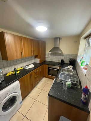 32 Lisburn Road, Belfast BT9 6AA - Photo 1