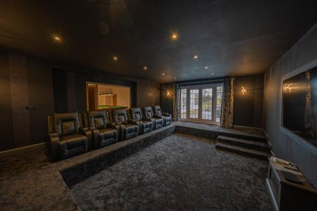 5 bedroom detached house to rent - Photo 2