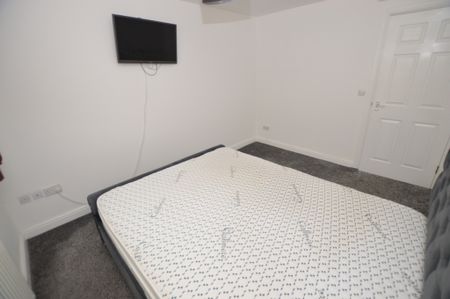 2 Bedroom Apartment - Photo 4