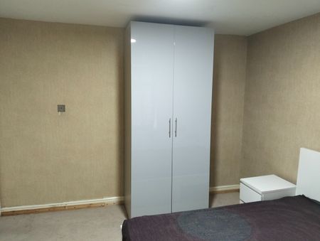Room in a Shared House, Grenaby Avenue, CR0 - Photo 5