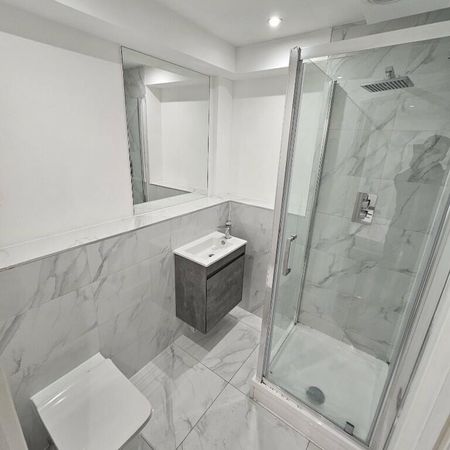 1 bedroom in a flat share to rent - Photo 4