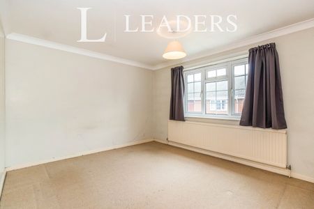 2 bedroom end of terrace to rent Delaporte Close - Photo 3