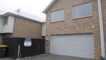 ADDINGTON - 4 BEDROOMS & 2 BATHROOMS - CITY TOWNHOUSE - Photo 3