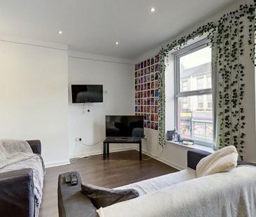 4 bedroom flat to rent - Photo 2