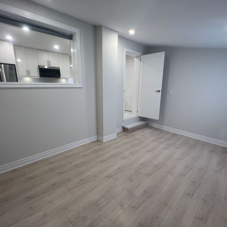 For Lease - 98 Thornton (Main Floor) Avenue, Bradford West Gwillimbury, Ontario - Photo 1