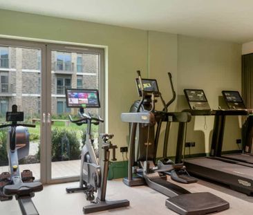 The Oakgate, KT22 7RZ, Surrey - Photo 2