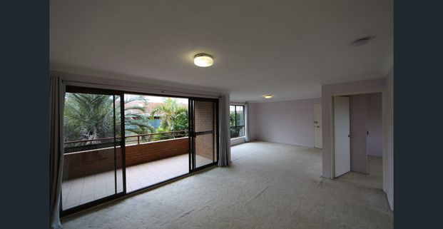 Spacious Unit In Nice Complex. - Photo 1