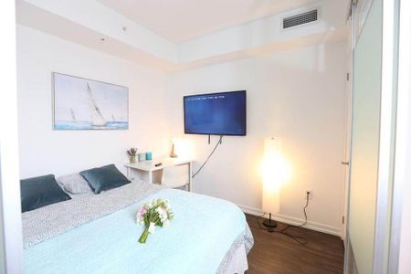 Private Basic - Waterfront Toronto - Photo 5