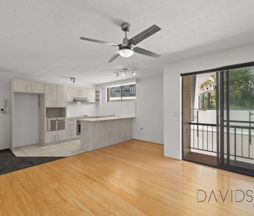 Beachside Broadbeach Living – Steps from Sand & Surf - Photo 2