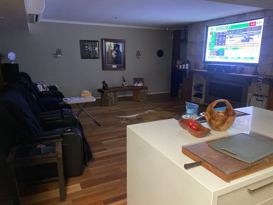 Cranbourne - Photo 1