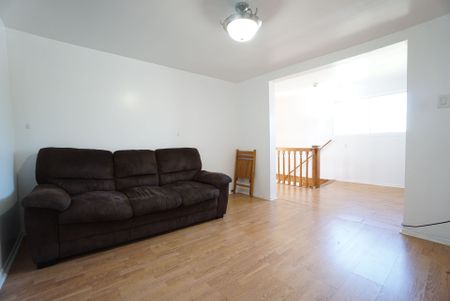 For Lease - 612 Russell Road Unit# Upper level, Clarence-Rockland, Ontario - Photo 4