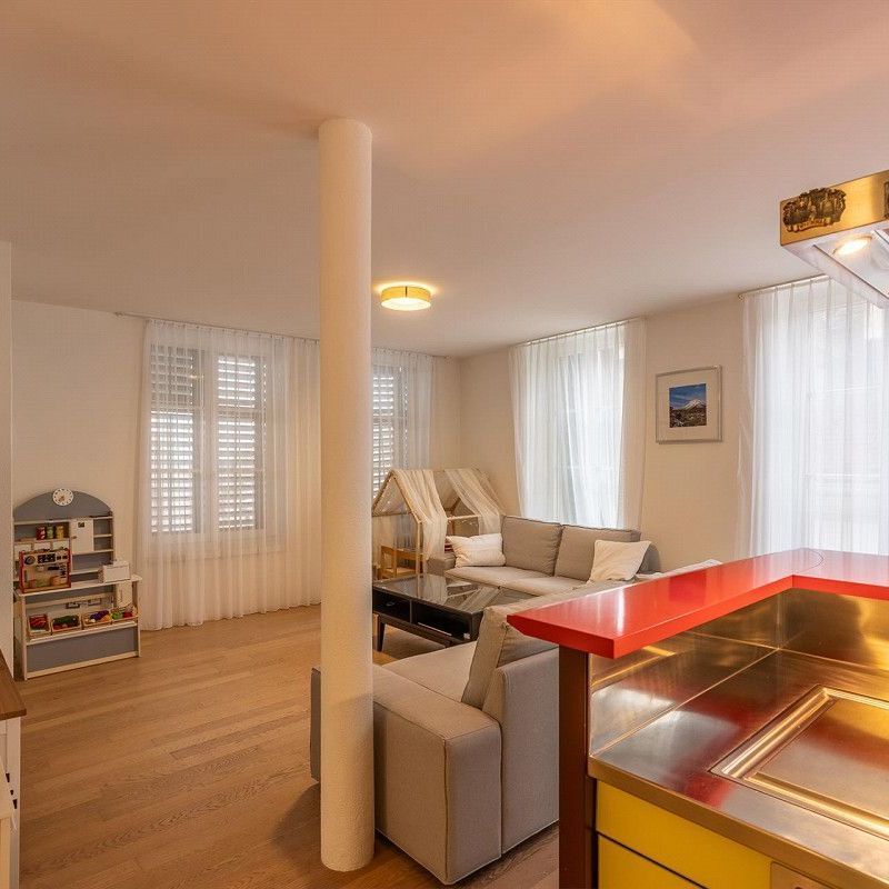 Attractive 2.5-room apartment in a historic old town building in Zofingen - Photo 1