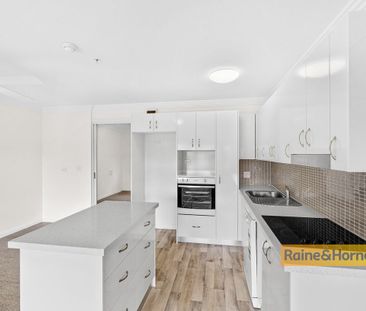 ATTENTION OVER 65'S - 1 BEDROOM UNIT IN PENINSULA VILLAGE - Photo 1