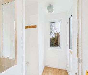 Shellfield Close, Staines-upon-Thames, Surrey,TW19 - Photo 4