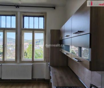 Pronájem prostorného bytu 3+1 o výměře 106 m - Photo 2